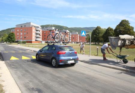 HITROSTNE OVIRE NA CESTI DOLENJE JEZERO CERKNICA 02 FOTO LJUBO VUKELIČ